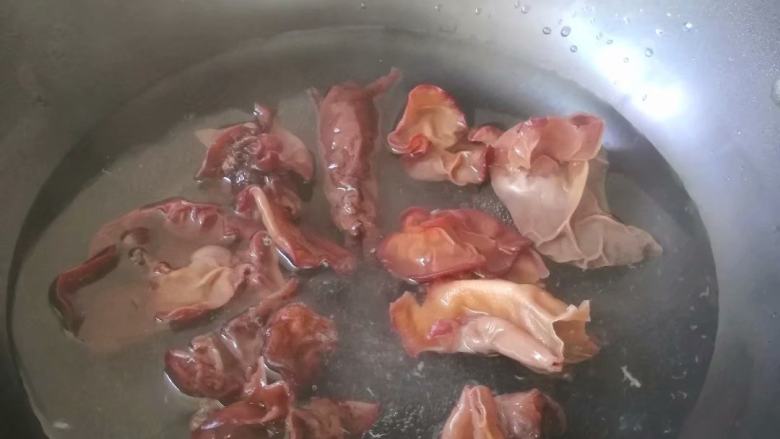 简简单单也不失美味~~大杂烩,烧开水,木耳焯水3分钟