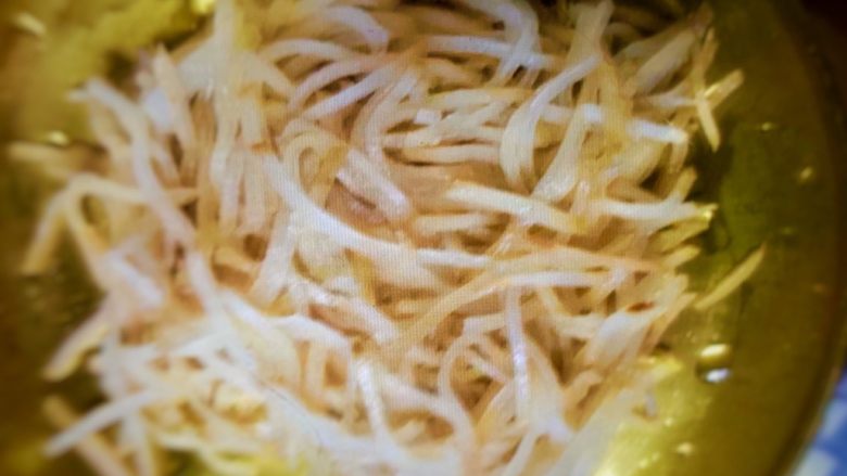 芥菜丝咸菜,放调料
