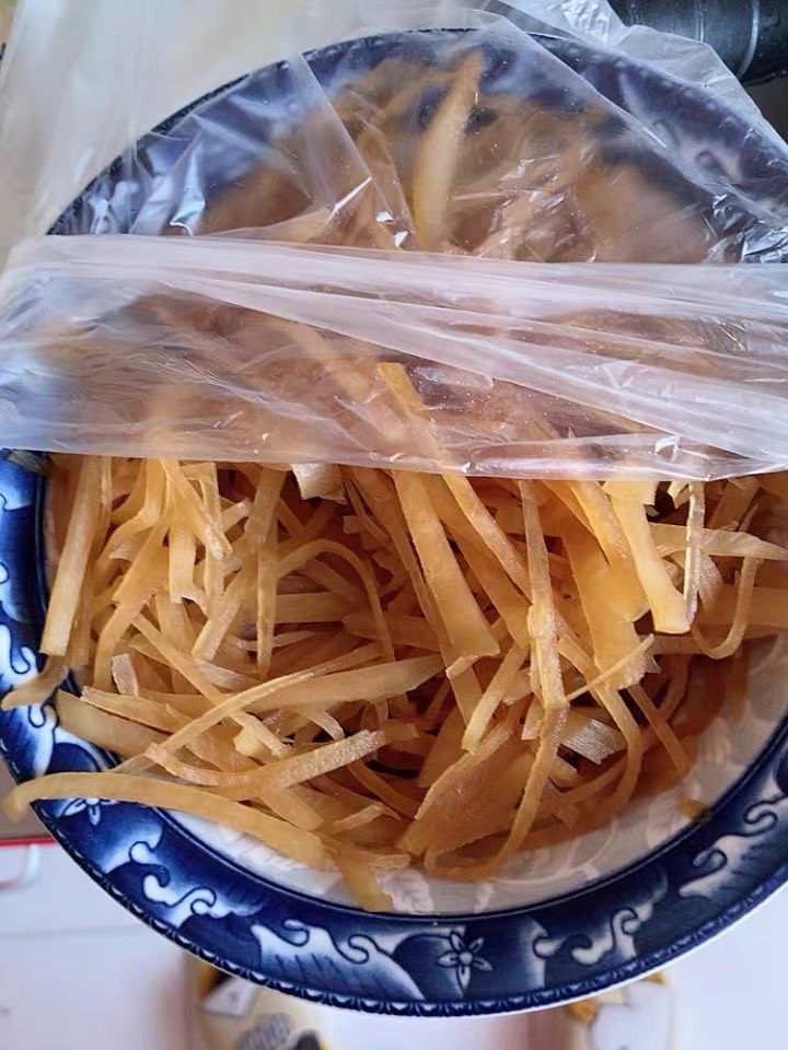 芥菜丝咸菜,这个是直接放酱油的很好吃