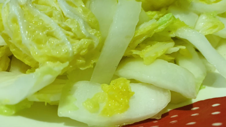 白菜炒豆腐,盛起,装碗里,待用