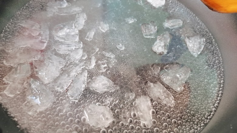 糖霜山药豆,大火烧开,开时熬煮
