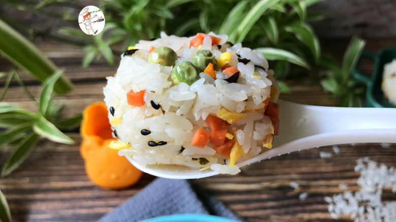 午餐肉饭团,没有模具,也可以直接用手揉圆