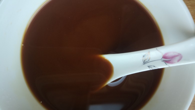 茄子炖土豆,适量清水搅拌均匀,料汁就调好了
