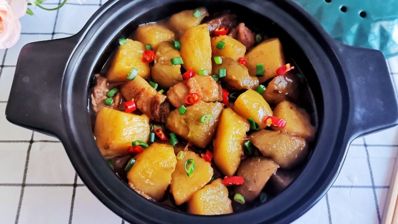 茄子炖土豆,美味下饭的茄子炖土豆就做好了!