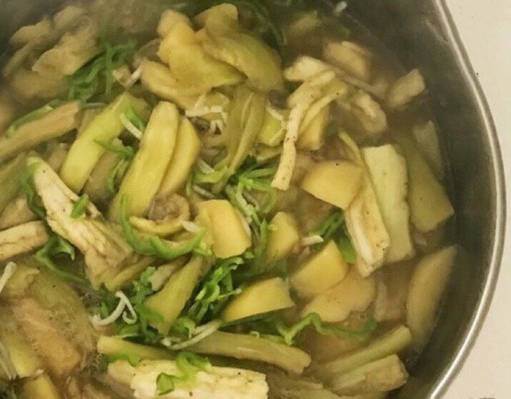 茄子炖土豆,茄子炖土豆清淡可口,是一道非常完美的下饭菜~