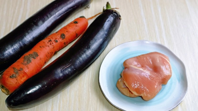 肉末蒸茄子,准备食材。