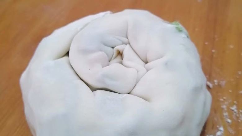 搞搞新意思~~香葱花卷,再卷成饼状