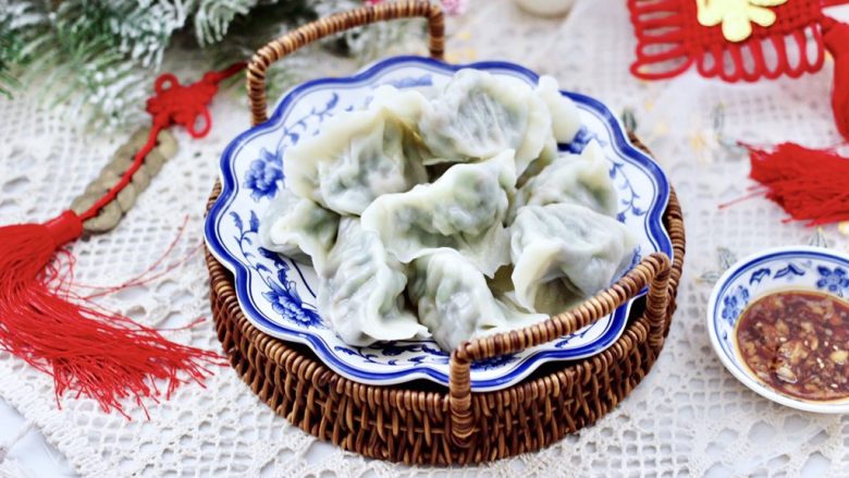 海虹韭菜猪肉水饺,皮薄馅足汁水多,简直不要太鲜美好吃。