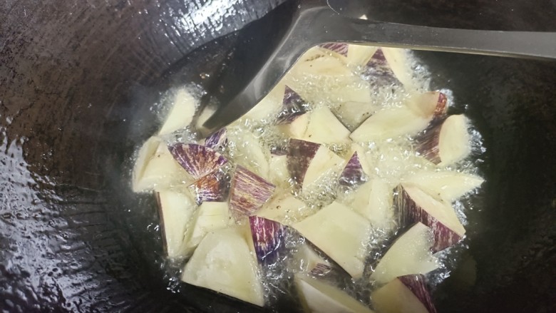 茄子炖土豆,改小火,茄子过油