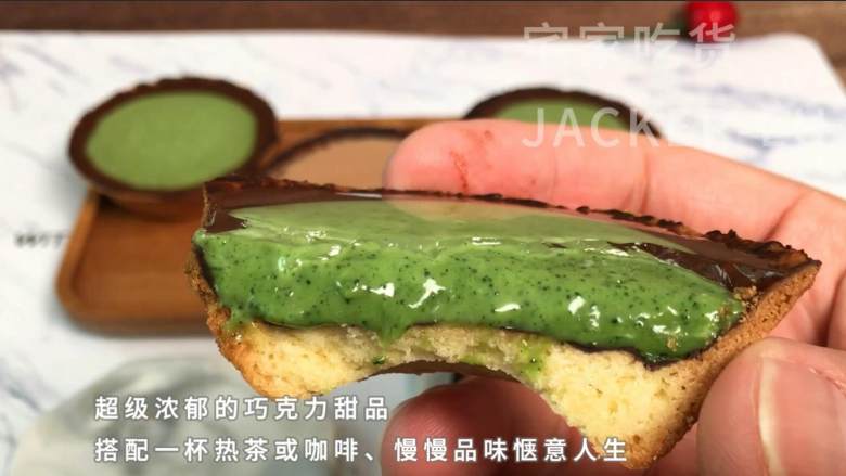 巧克力迷你挞,满口黄油香气浓郁,牵引着味蕾,让人想咬一口。,入口超级浓郁的巧克力甜品。