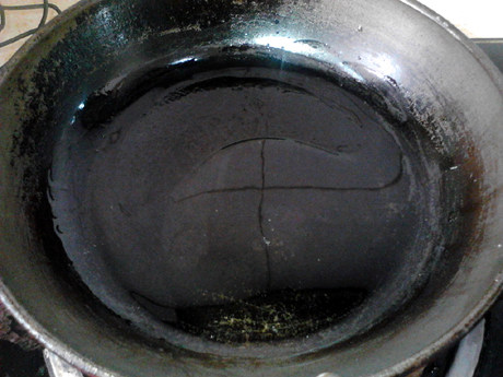 黑椒牛肉粒,锅烧热,倒油,