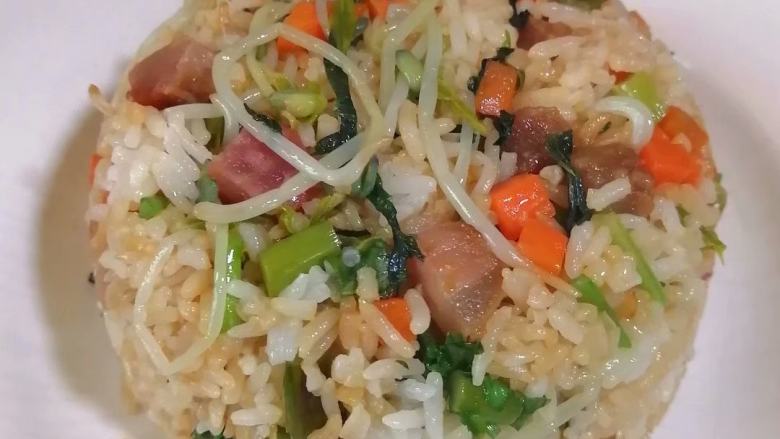 不一样的风味~~腊味杂菜炒饭,成品图
