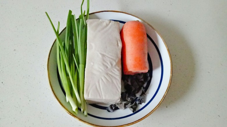 三鲜豆腐,准备好需要的食材