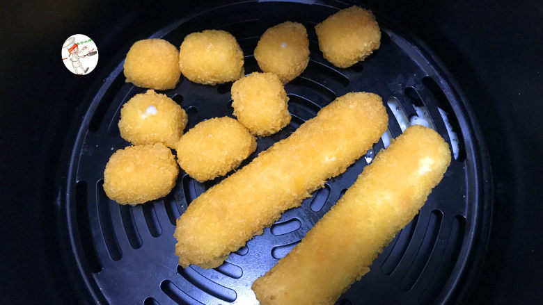 年糕&奶酪棒,呜呜呜,看到锅底了吗?爆浆了,烤好后不要着急取出,静置1分钟