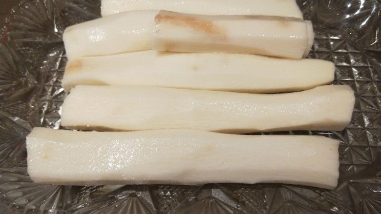 蜂蜜山药,山药本来很粘手冲洗去皮会很干净?