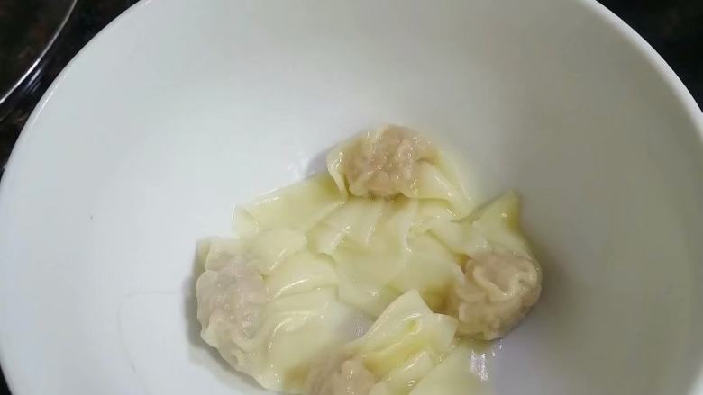 白花菜云吞面,盛出云吞