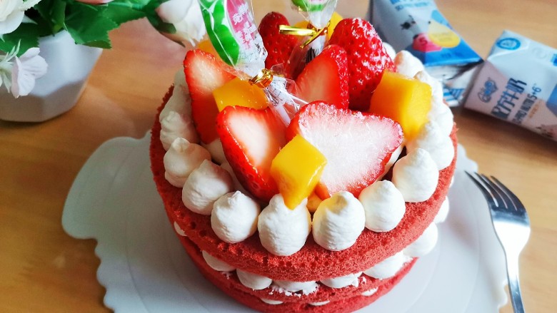 红丝绒草莓🍓裸蛋糕,成品图!