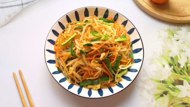 绿豆芽炒韭菜,和春饼绝配!