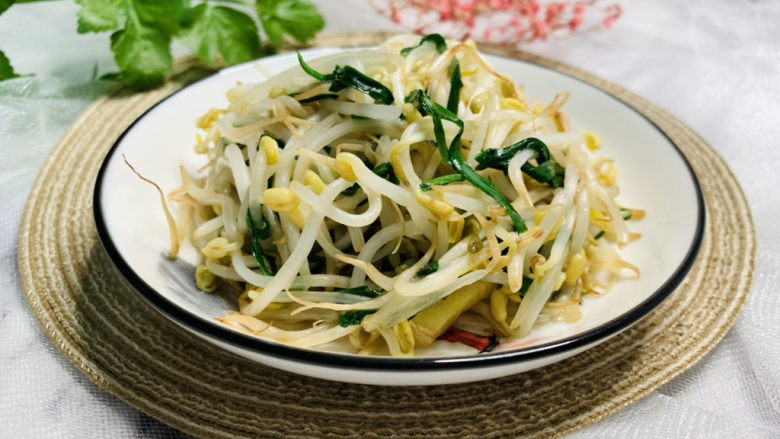绿豆芽炒韭菜,绿豆芽炒韭菜,成品图