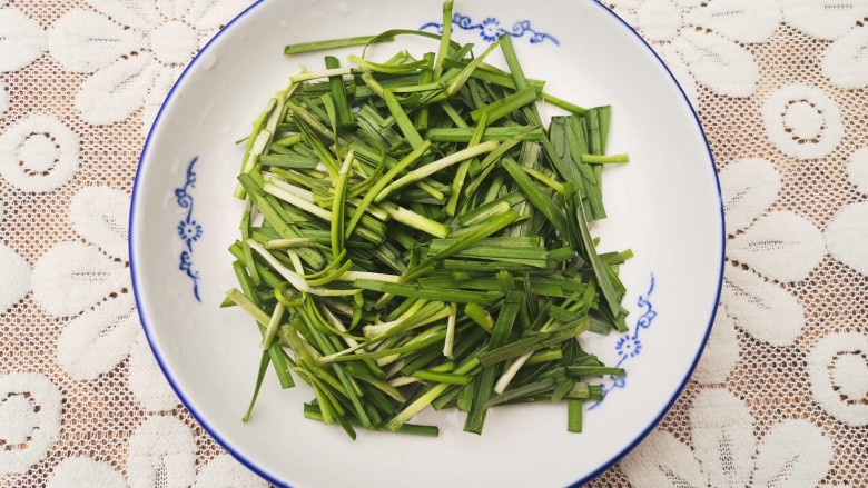 绿豆芽炒韭菜,切段，