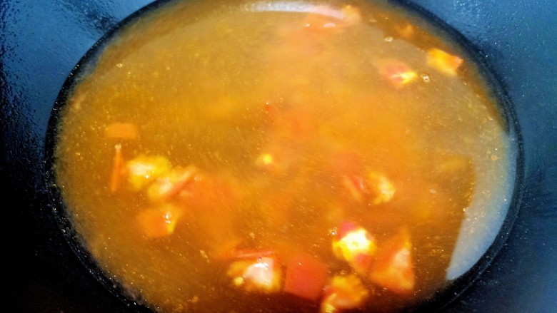 西红柿豆腐汤,加入清水