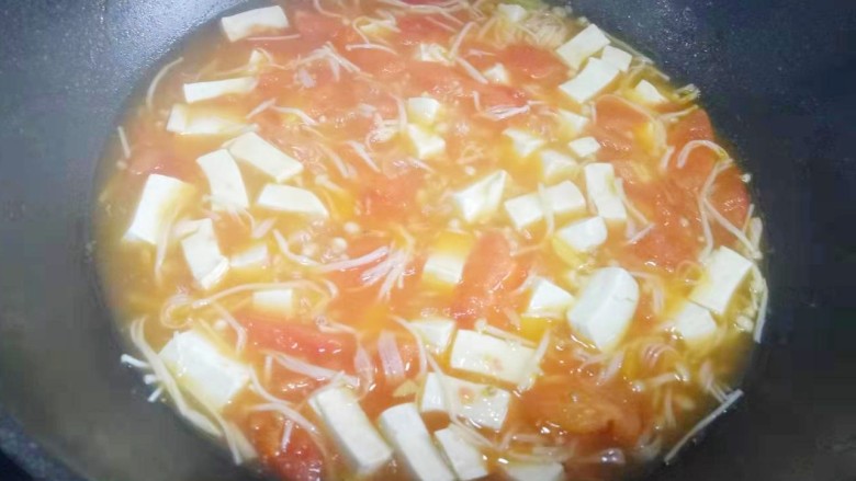 西红柿豆腐汤,再次煮开,