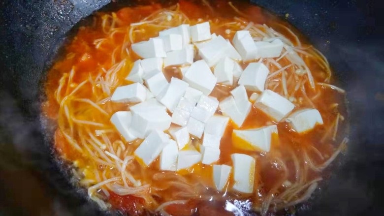 西红柿豆腐汤,加入豆腐,
