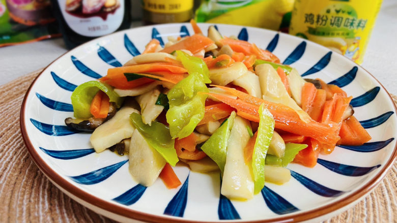 胡萝卜炒杏鲍菇,色香味俱全,营养丰富!