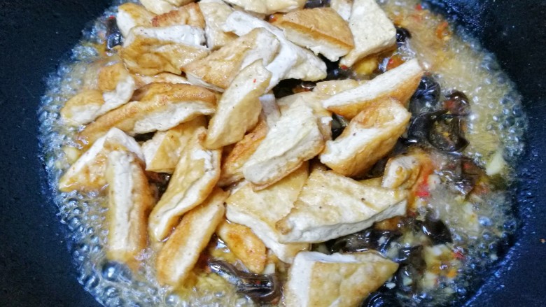 三鲜豆腐,放入豆腐,