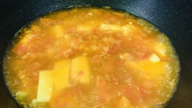 西红柿豆腐汤,转中火,煮5分钟