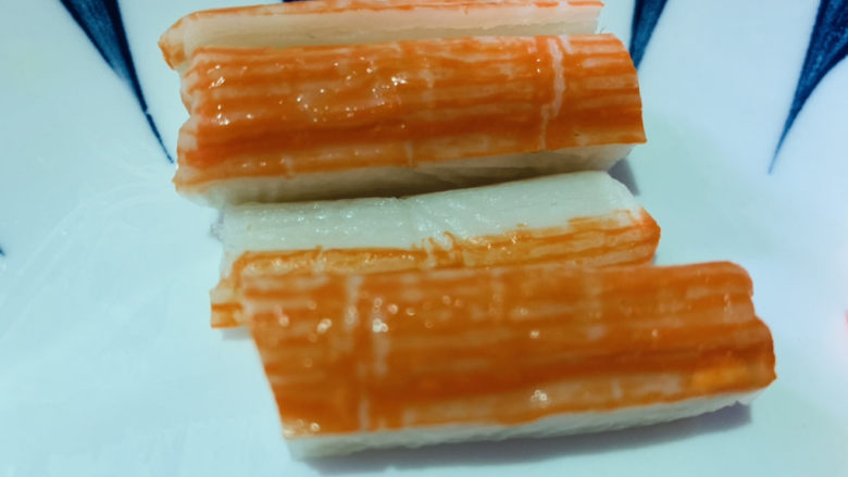 三鲜豆腐,蟹肉棒,切细条
