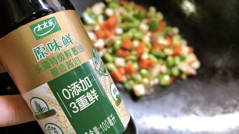 三鲜豆腐,最后加原味酱油,提鲜上盐~