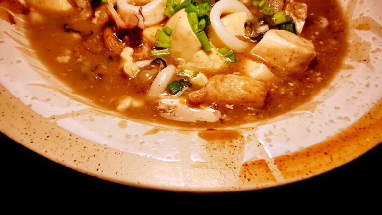 三鲜豆腐,煮至入味加上葱绿,即可上桌