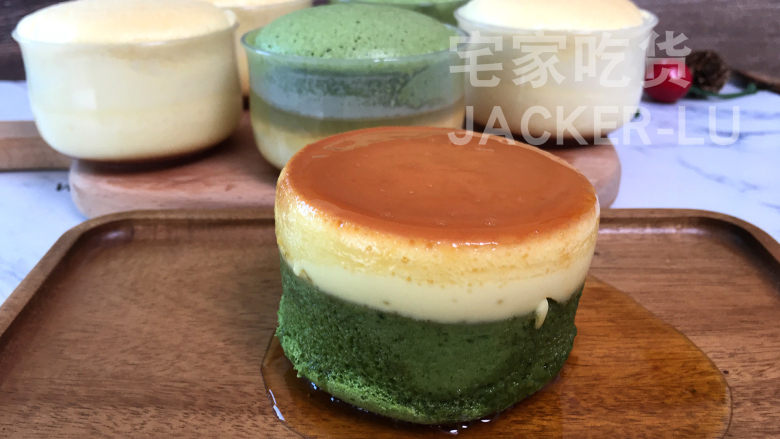 日式焦糖布丁烧,蛋糕层松软,布丁层甜蜜滑嫩,超级治愈的小甜品。,这款风靡日本的焦糖布丁烧共分三层,底部焦糖层、中间布丁层、上层戚风蛋糕层,有条件的话最上层还可以换成乳酪蛋糕哦。