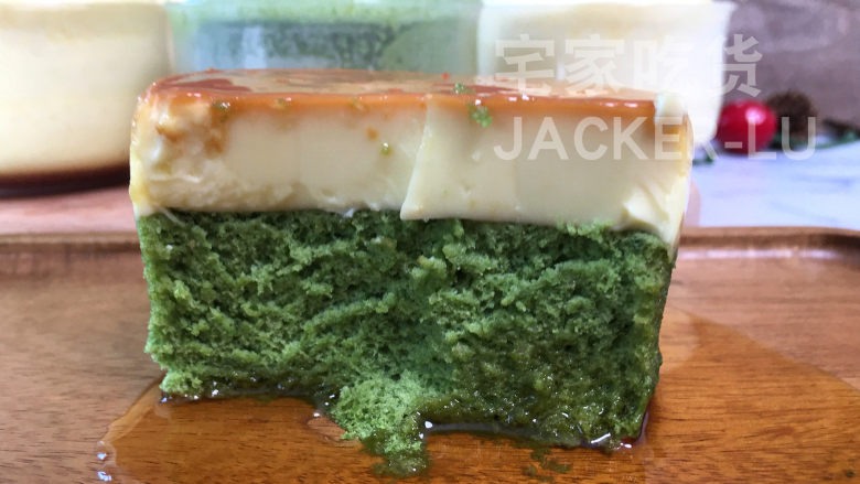 日式焦糖布丁烧,蛋糕层松软,布丁层甜蜜滑嫩,超级治愈的小甜品。,抹茶的味道也不错哦,好吃 O(∩_∩)O