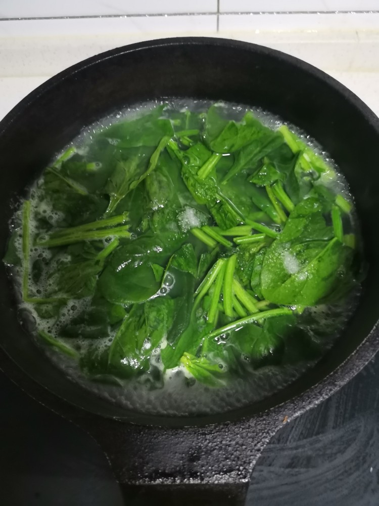 菠菜鸡蛋汤,煮2分钟左右