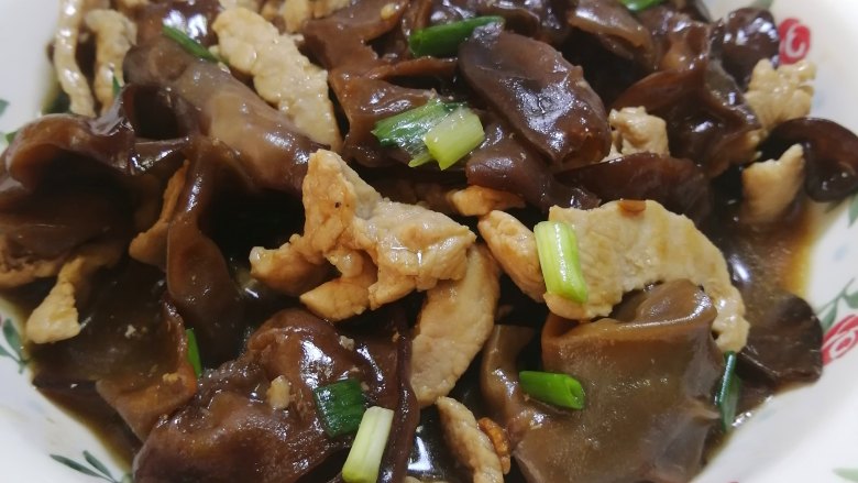 木耳炒肉丝,出锅啦