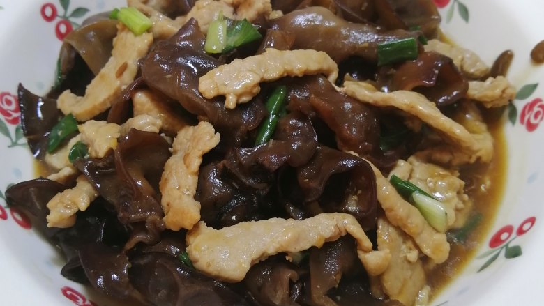 木耳炒肉丝,成品图