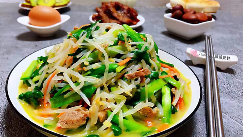 绿豆芽炒韭菜,这道美味也是宴客的必备拿手快手小炒噢
