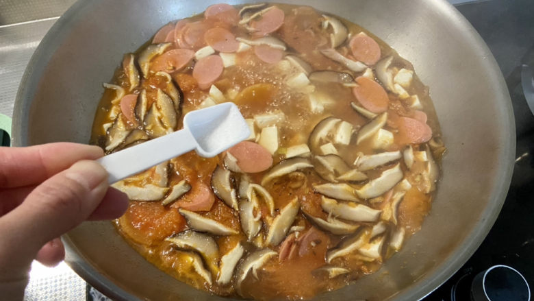 西红柿豆腐汤➕番茄香菇内脂豆腐汤,尝下咸淡,根据个人口味添加少许盐