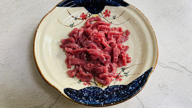 青椒炒牛肉,<a style='color:red;display:inline-block;' href='/shicai/ 216'>牛肉</a>洗净切细条状