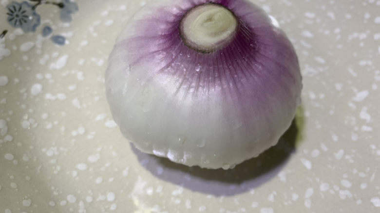 黑椒牛肉粒,<a style='color:red;display:inline-block;' href='/shicai/ 29'>洋葱</a>一个,洗净