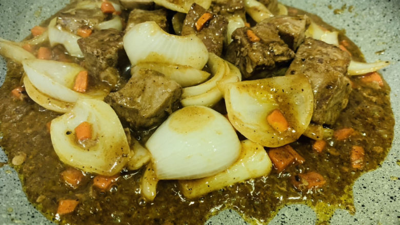 黑椒牛肉粒,翻炒均匀,起锅