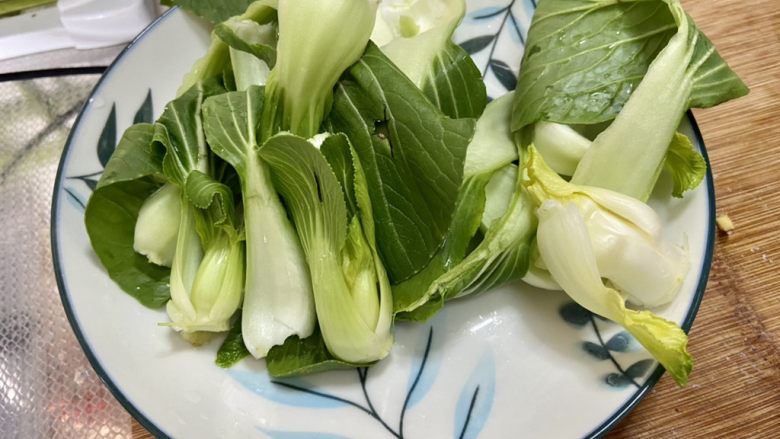 红烧豆腐皮➕香菇青菜烧豆腐皮,青菜择好洗净