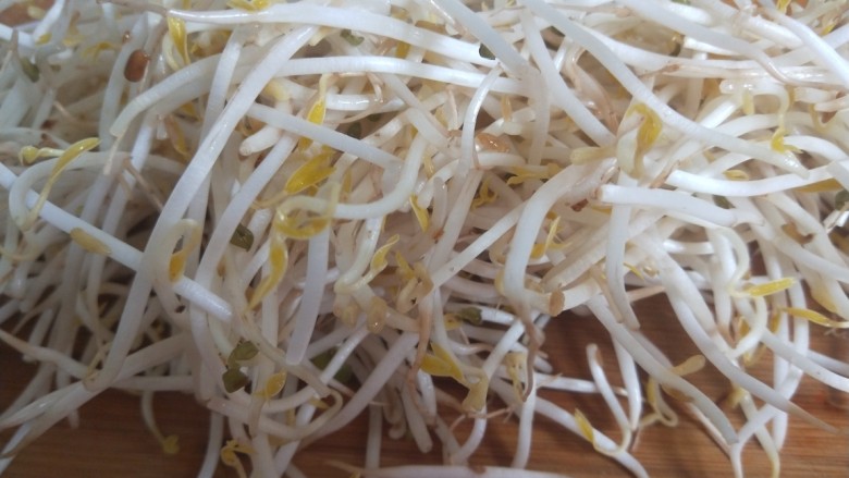 绿豆芽炒韭菜,绿豆芽洗干净?