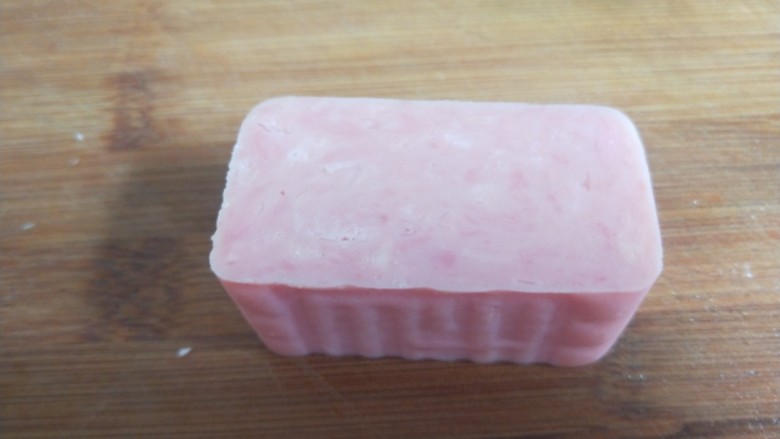 绿豆芽炒韭菜,<a style='color:red;display:inline-block;' href='/shicai/ 427'>午餐肉</a>一块。