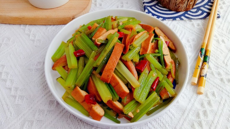 芹菜炒豆干,成品图