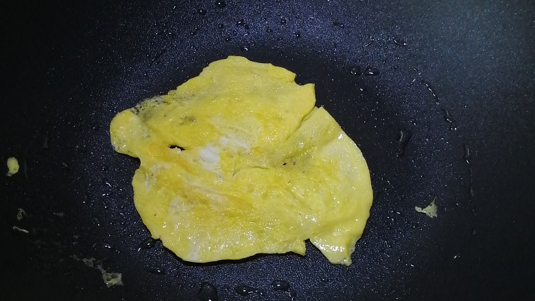 餐蛋三文治,翻面,煎熟另一面