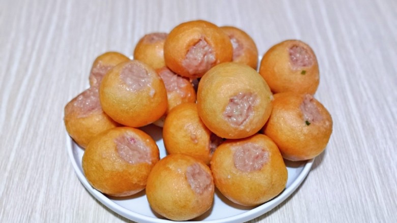 红烧油面筋,依次做好,一次吃不完,可以装入食品袋,放入冰箱速冻,吃的时候提前取出自然化冻再烧。