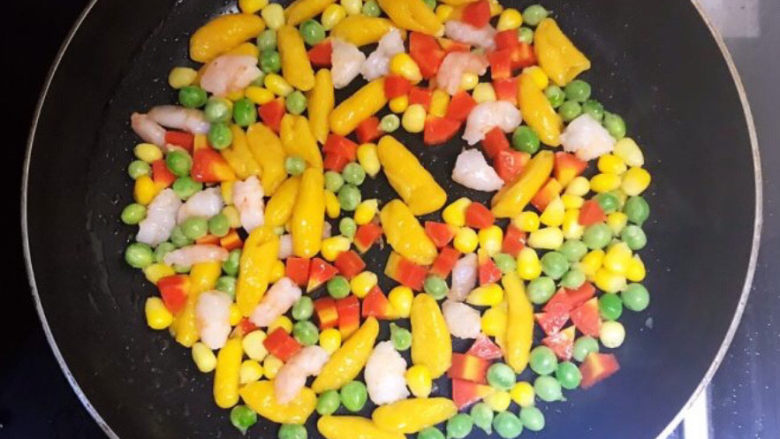青豆炒虾仁,青豆炒虾仁做好了~